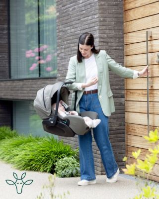 Buďte flexibilní s autosedačkou i-Level Pro, kterou můžete polohovat do 1 ze 3 pozic jak v autě nainstalovanou na bázi,...