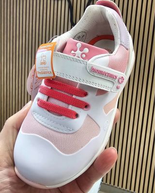 Hledáte ty pravé první botičky nebo kvalitní obuv pro větší děti? U nás v Žirafě najdete pečlivě vybranou dětskou obuv,...